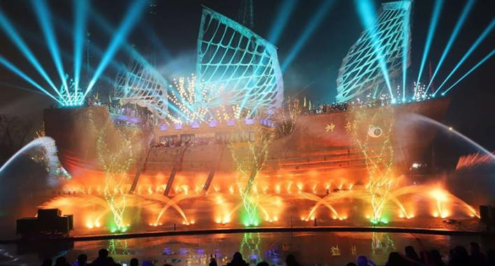 河南万岁山大宋武侠城型实景光影演绎水秀《神舟·船奇》