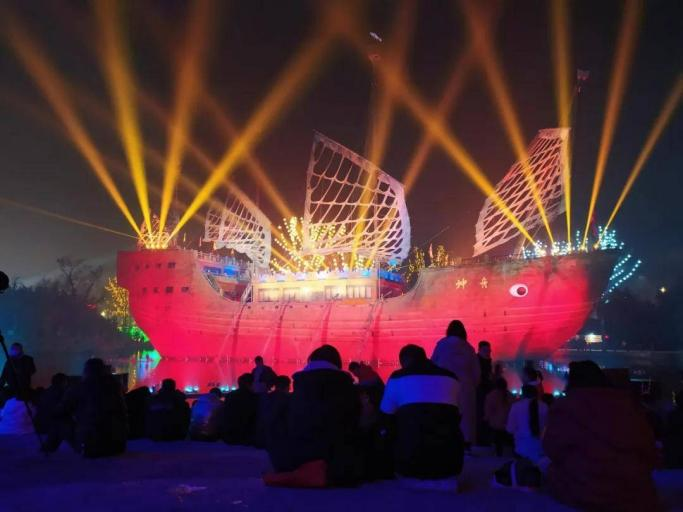 河南万岁山大宋武侠城型实景光影演绎水秀《神舟·船奇》